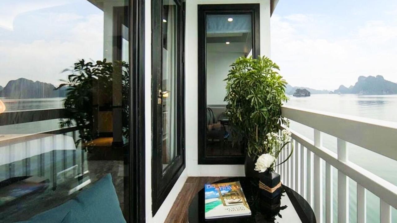 Lotus Elegance Cruise Hotel Ha Long Exterior photo