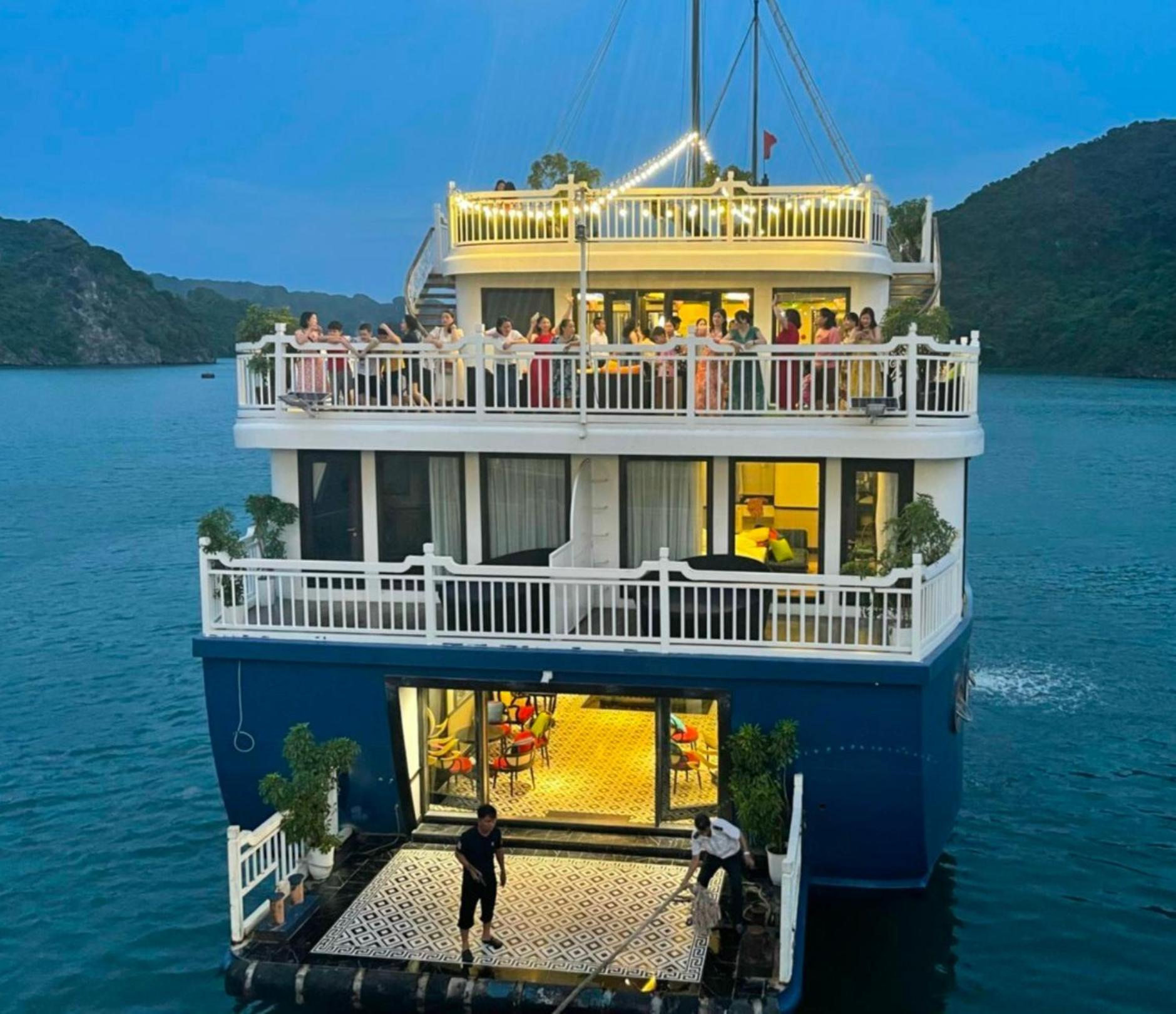 Lotus Elegance Cruise Hotel Ha Long Exterior photo