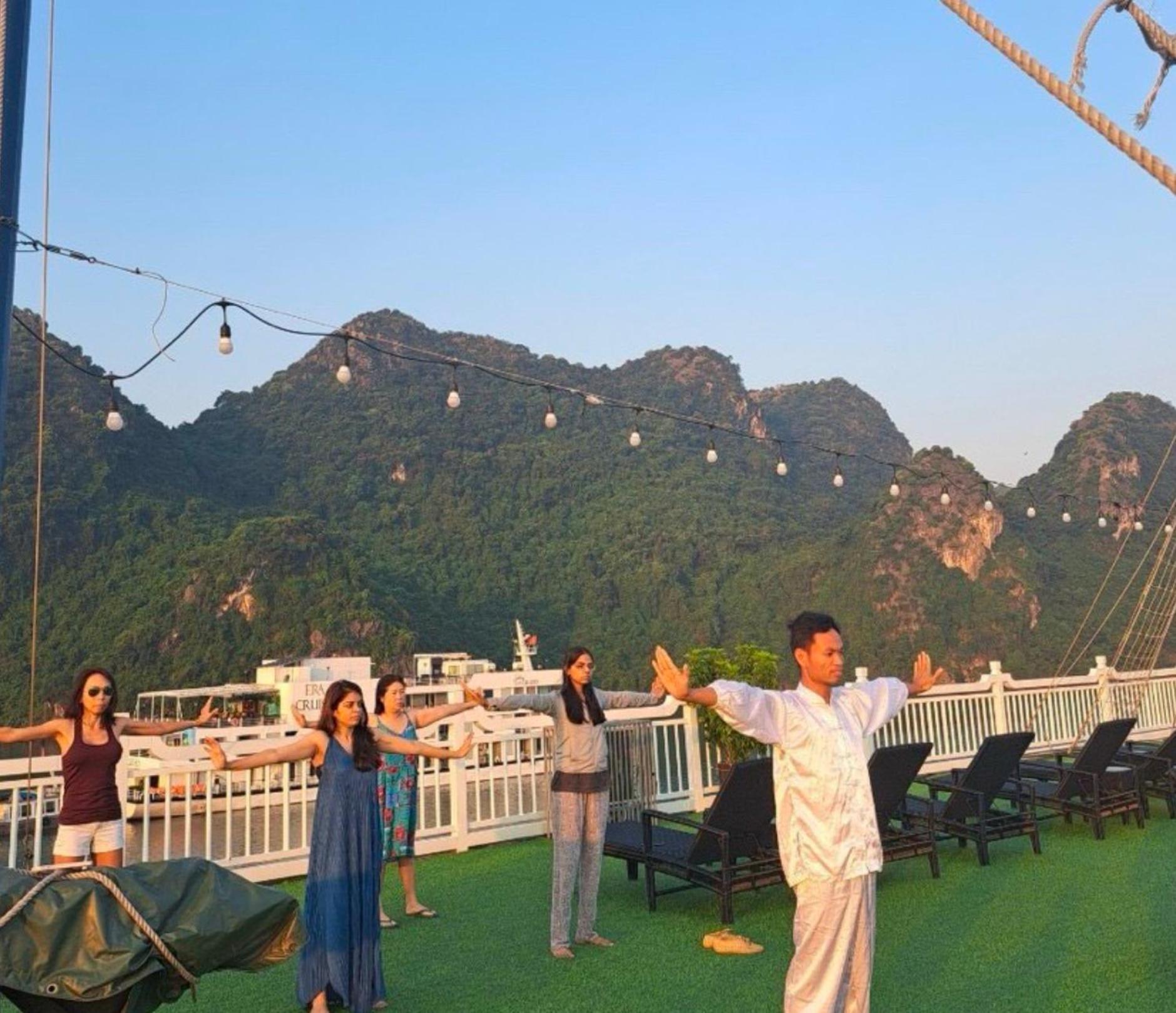 Lotus Elegance Cruise Hotel Ha Long Exterior photo