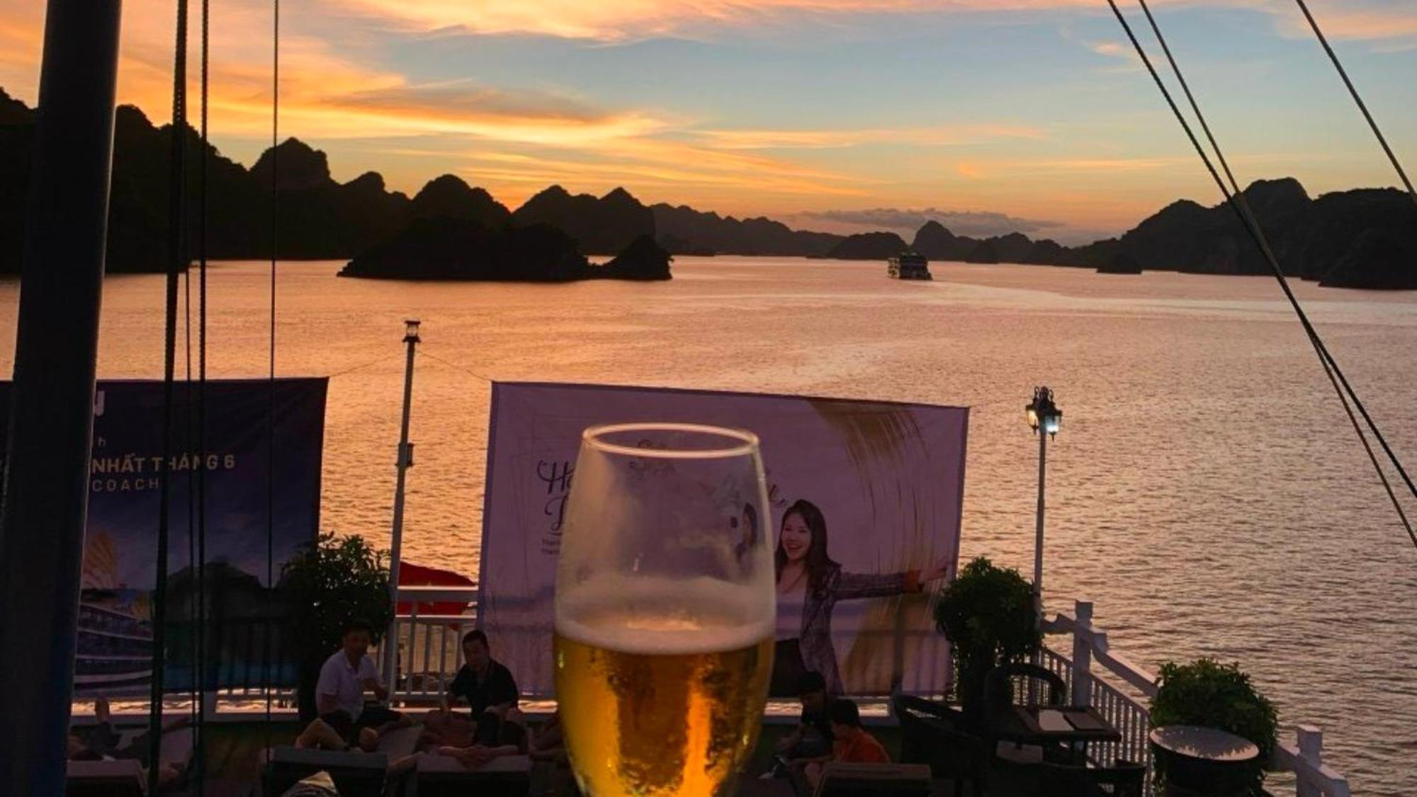Lotus Elegance Cruise Hotel Ha Long Exterior photo