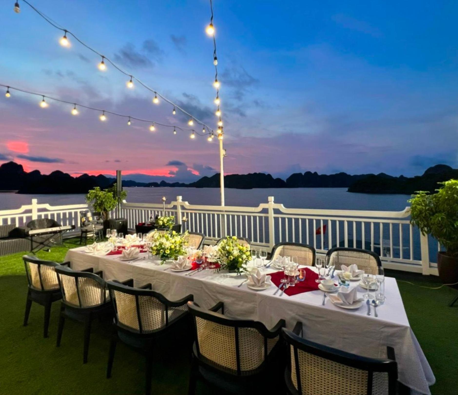 Lotus Elegance Cruise Hotel Ha Long Exterior photo