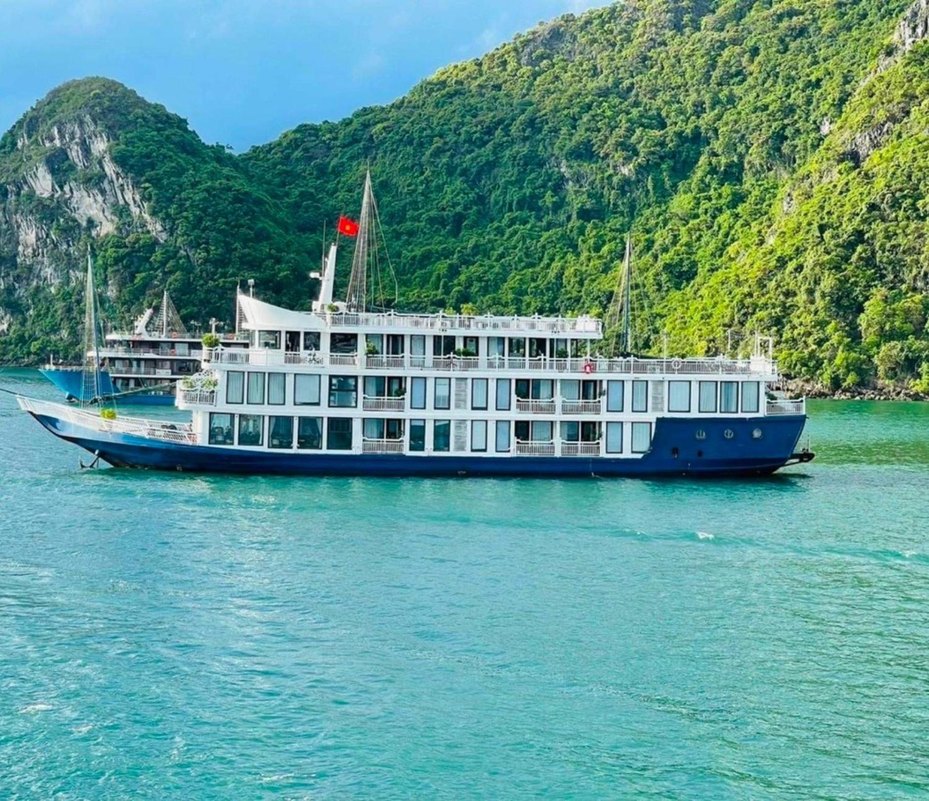 Lotus Elegance Cruise Hotel Ha Long Exterior photo