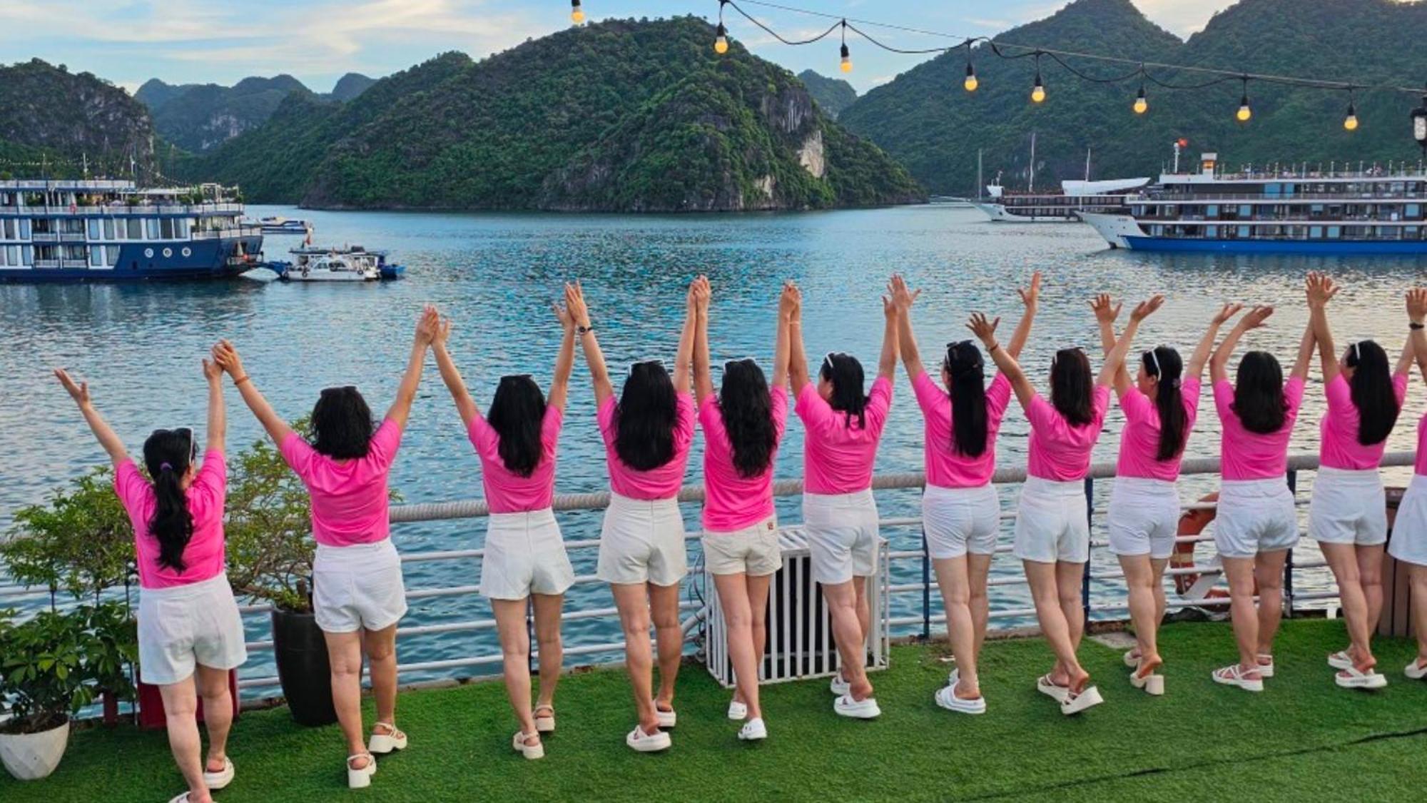 Lotus Elegance Cruise Hotel Ha Long Exterior photo