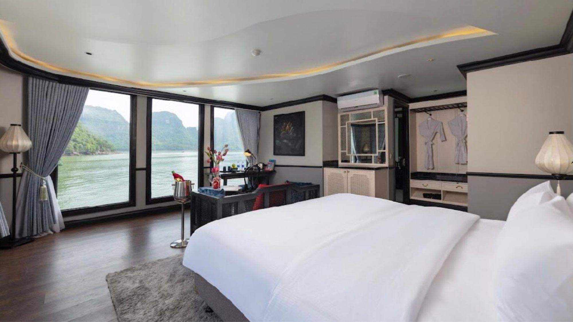 Lotus Elegance Cruise Hotel Ha Long Exterior photo
