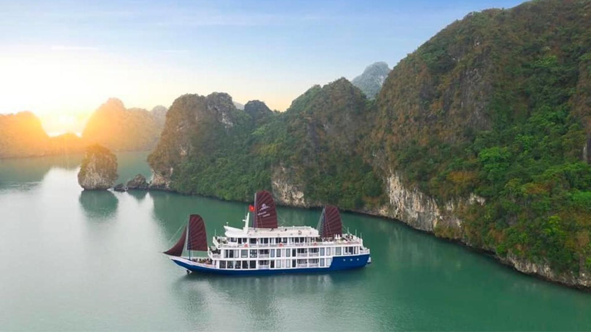 Lotus Elegance Cruise Hotel Ha Long Exterior photo